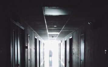 Jak awaryjnie otworzyć bramę?